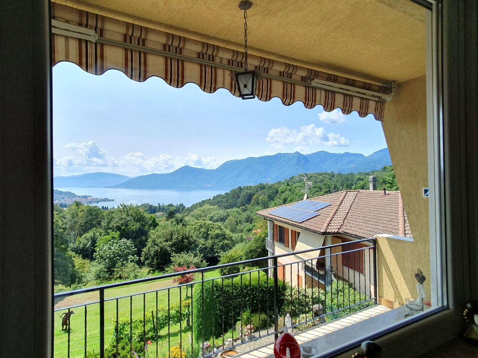 Villa With Enchanting Garden Overlooking The Lake Luino Dış mekan fotoğraf