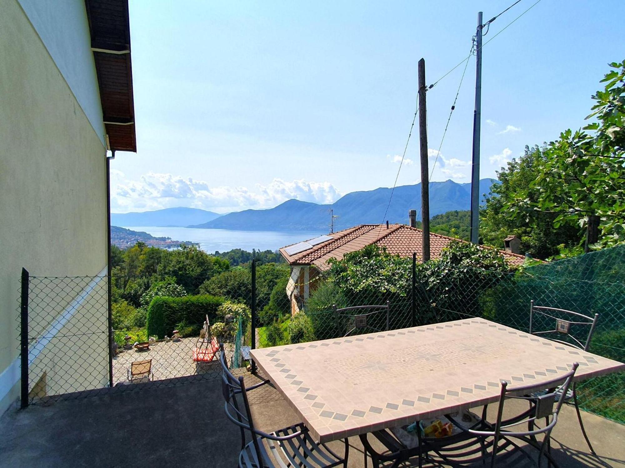 Villa With Enchanting Garden Overlooking The Lake Luino Dış mekan fotoğraf